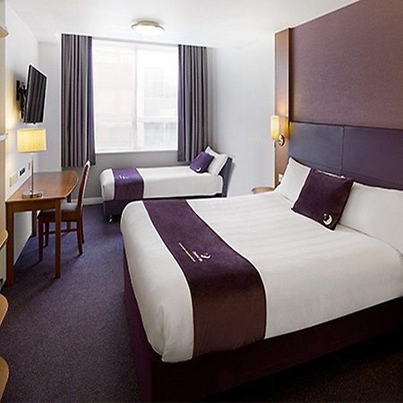 Premier Inn Chippenham チッペナム エクステリア 写真