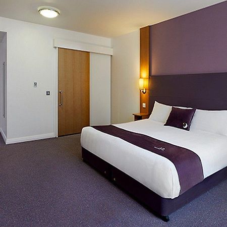 Premier Inn Chippenham チッペナム エクステリア 写真
