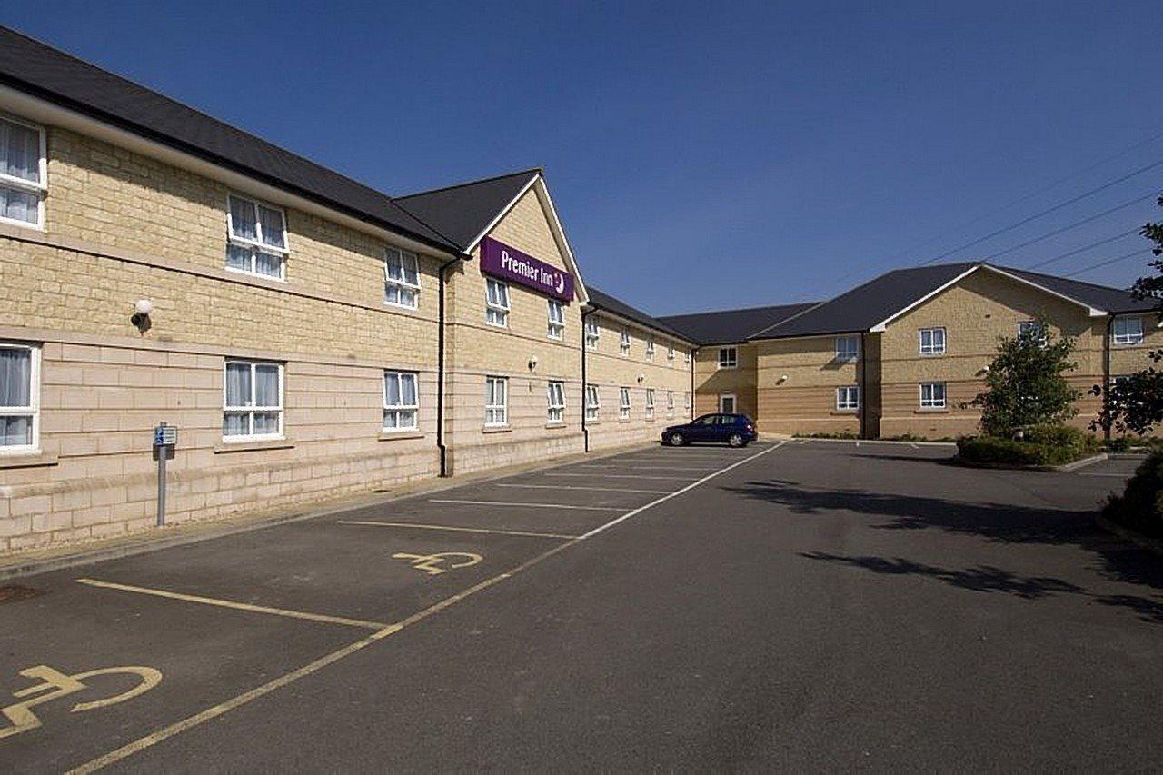 Premier Inn Chippenham チッペナム エクステリア 写真