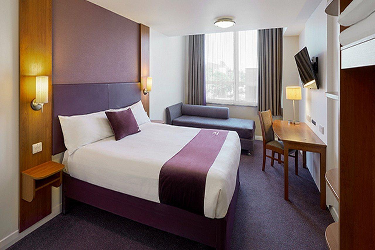 Premier Inn Chippenham チッペナム エクステリア 写真