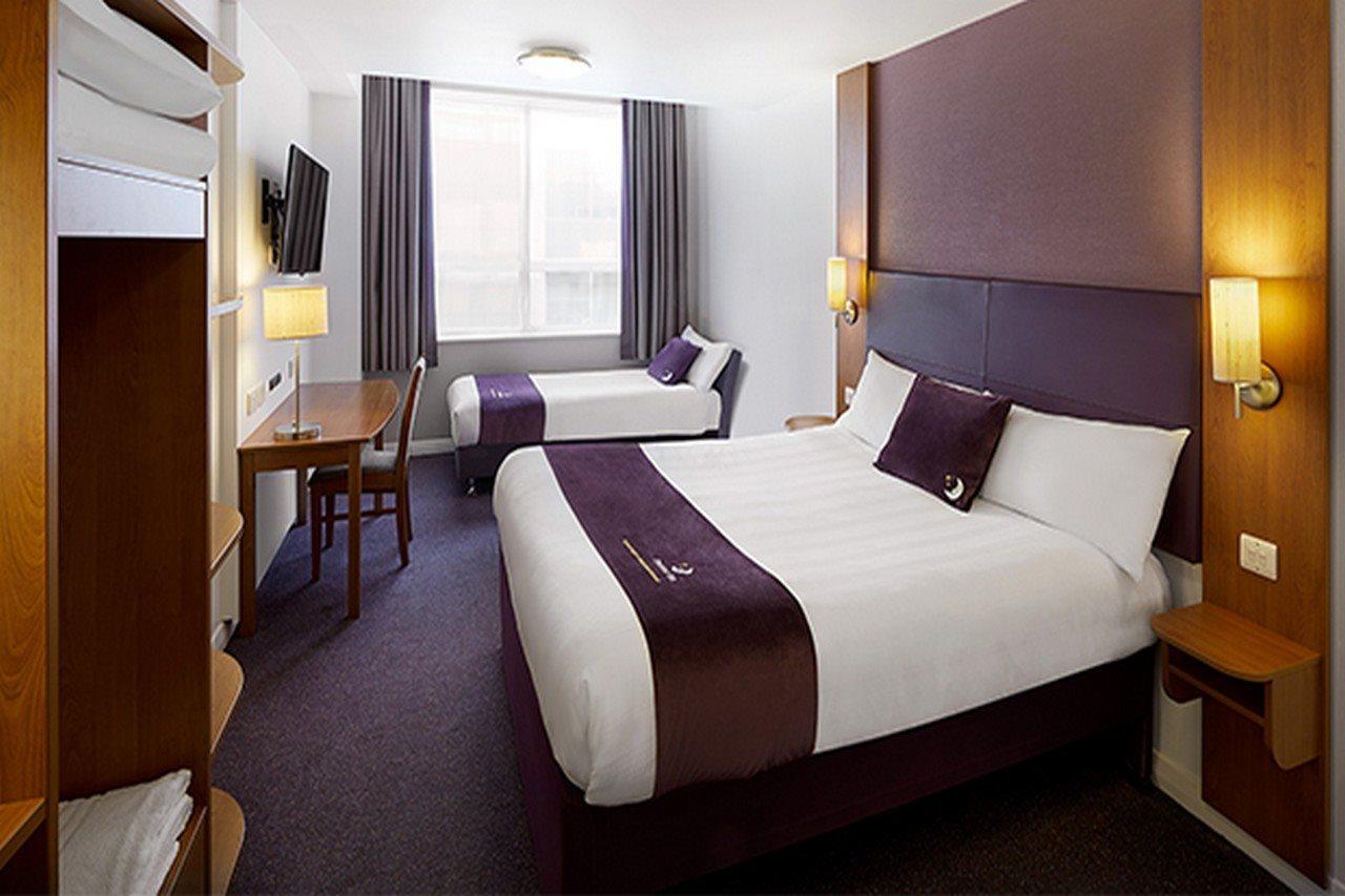 Premier Inn Chippenham チッペナム エクステリア 写真