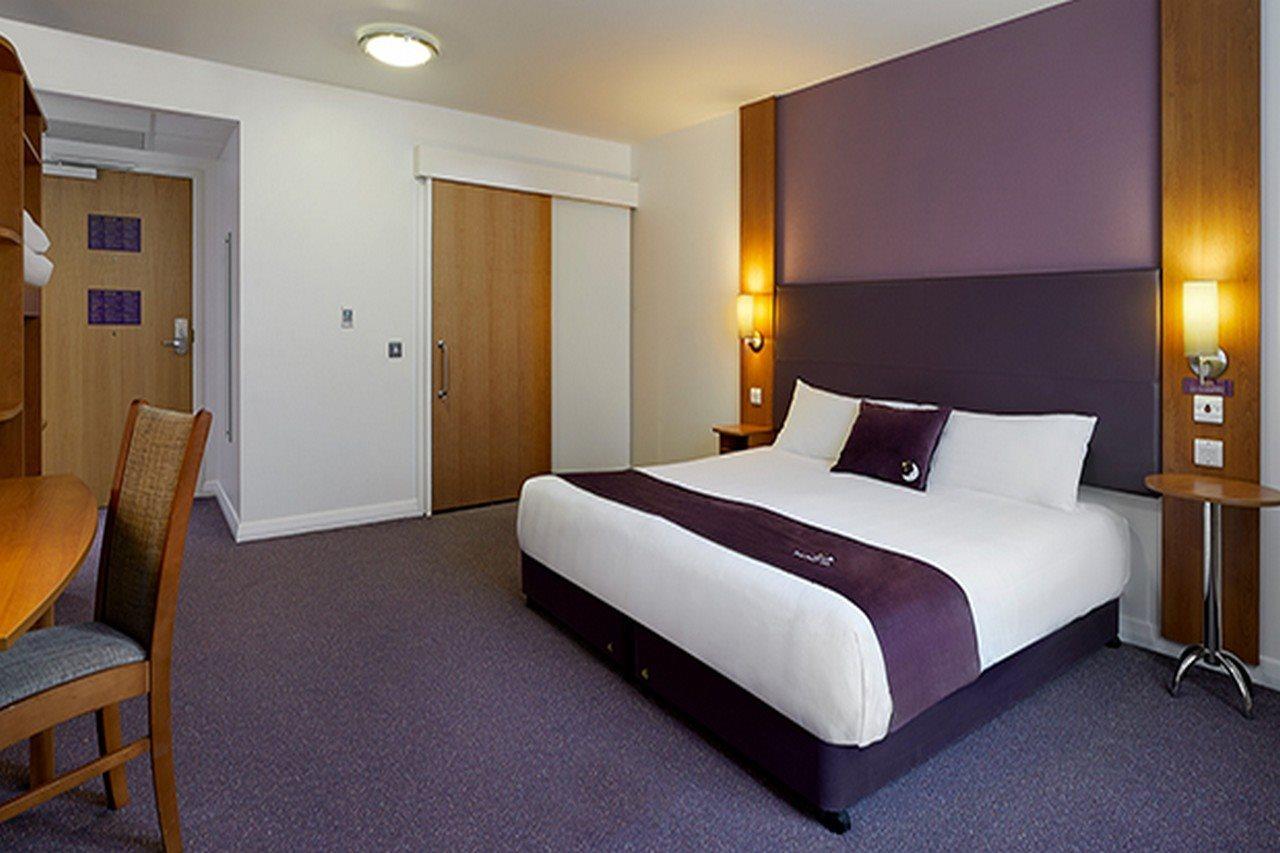 Premier Inn Chippenham チッペナム エクステリア 写真