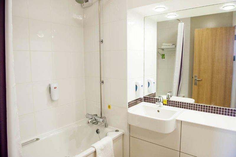 Premier Inn Chippenham チッペナム エクステリア 写真