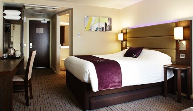 Premier Inn Chippenham チッペナム エクステリア 写真